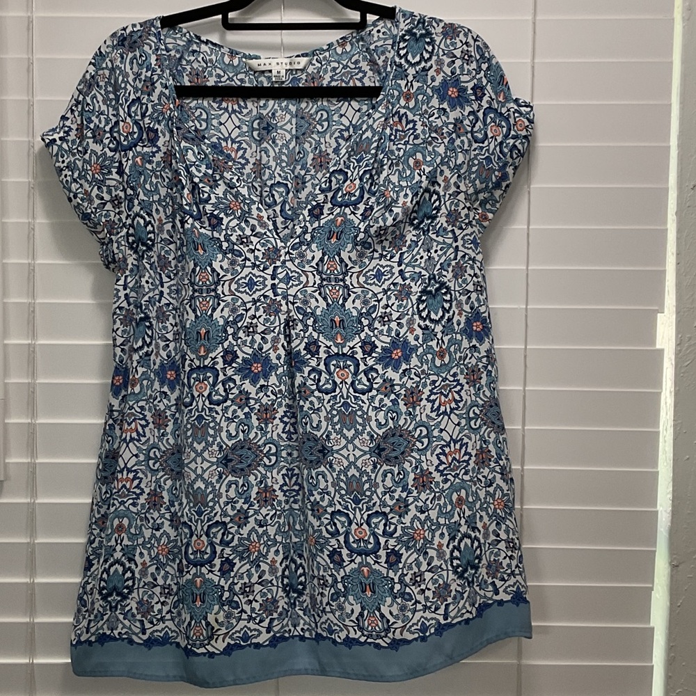 Max Studio Blue and White Floral V-Neck Blouse with Coral Accents